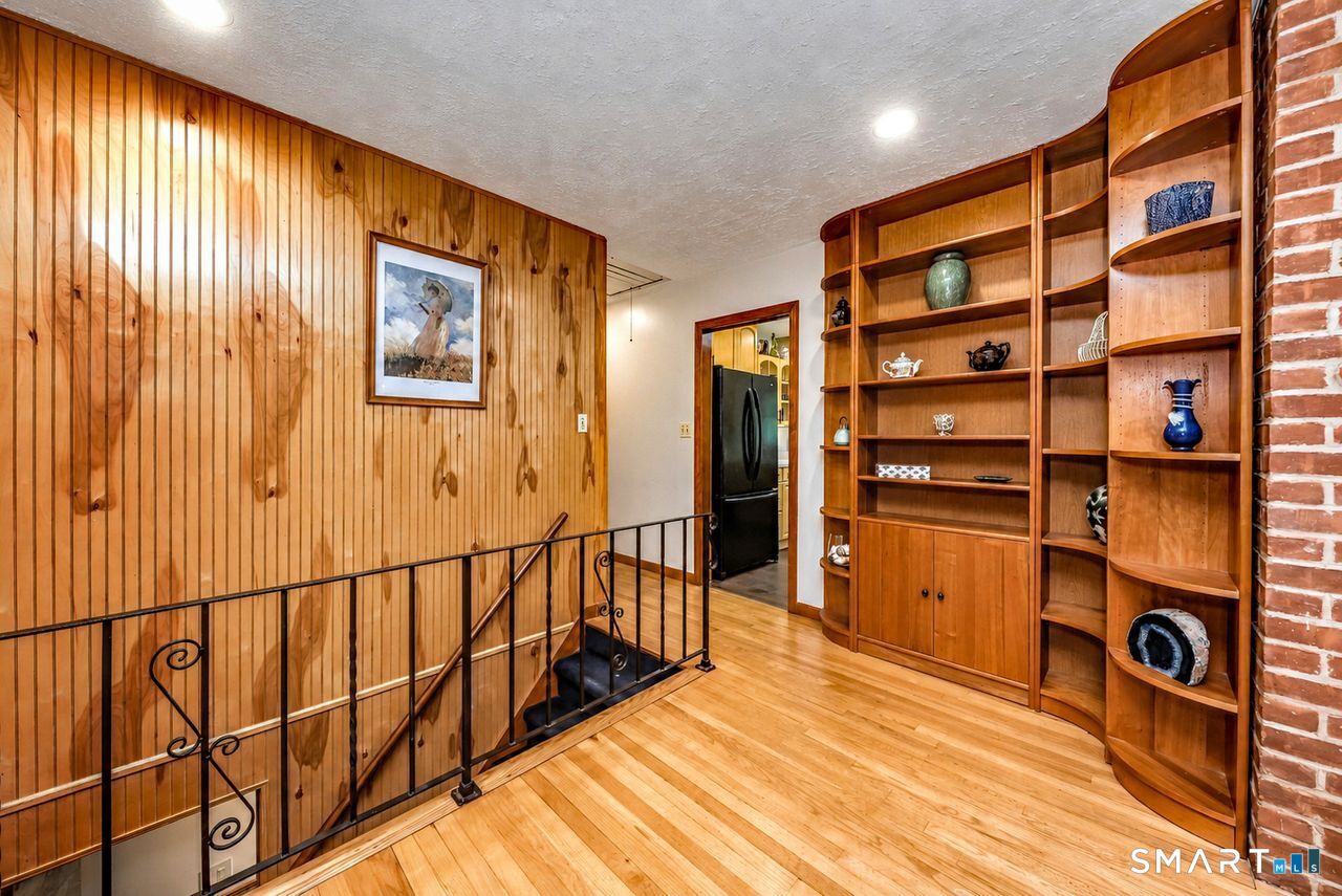 32 Hallsey Lane Woodbridge CT 06525
