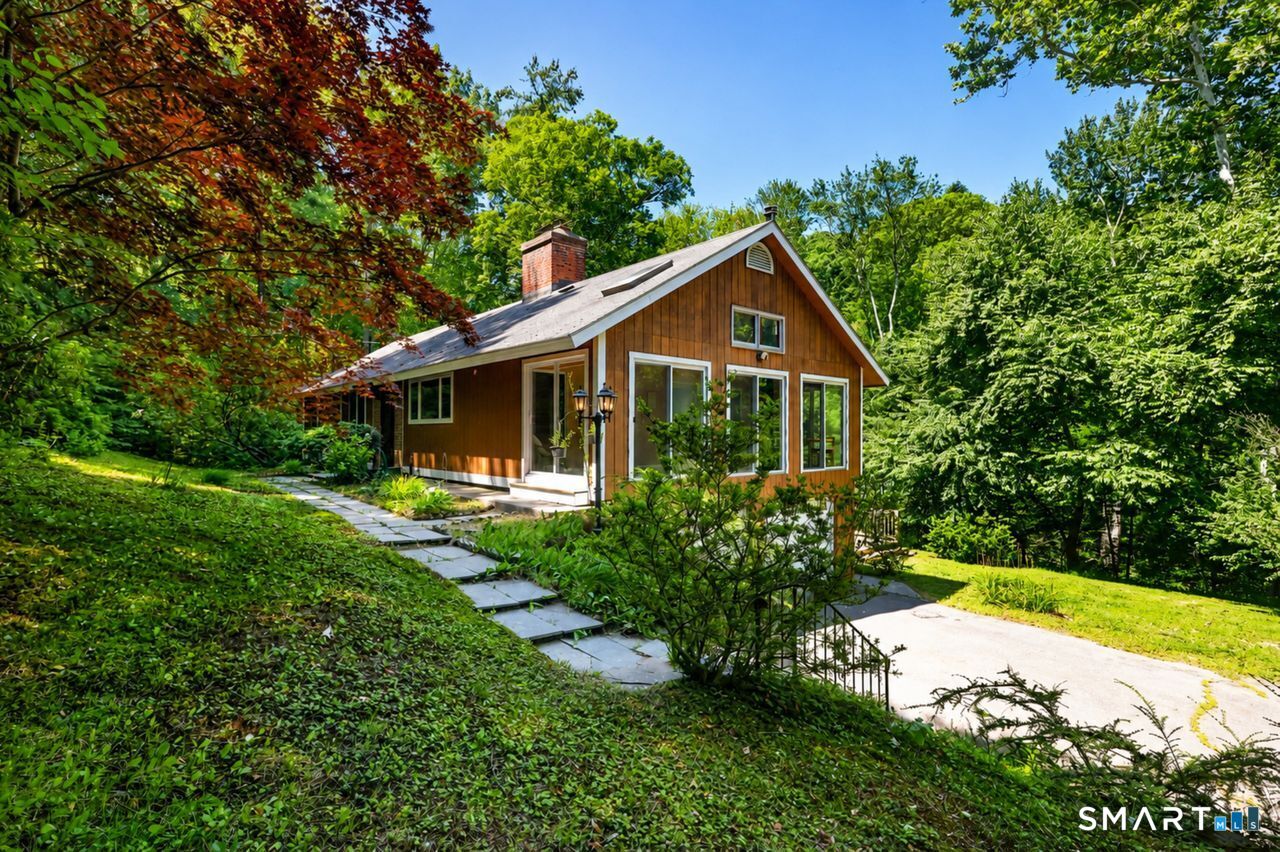 32 Hallsey Lane Woodbridge CT 06525