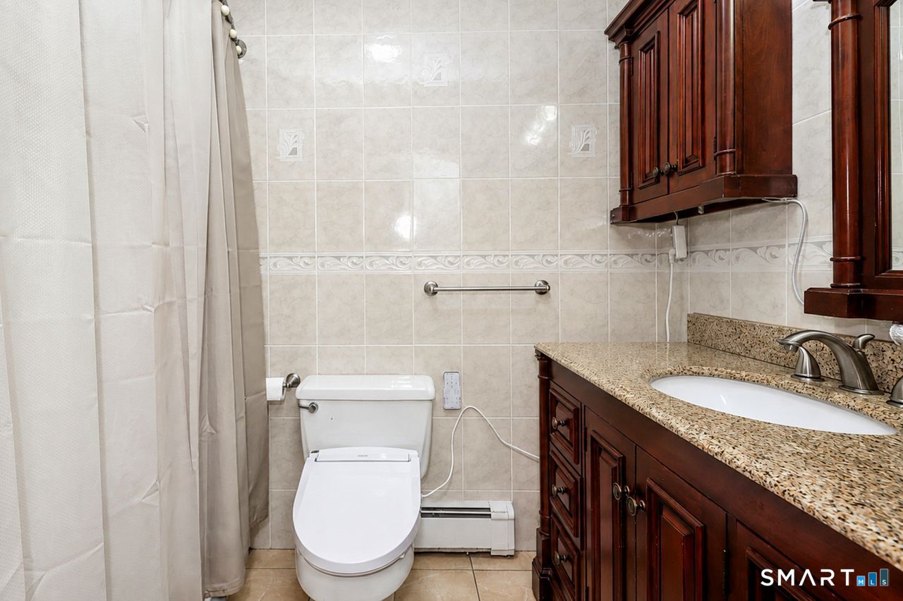 32 Hallsey Lane Woodbridge CT 06525