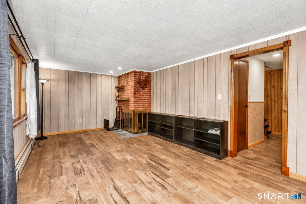 32 Hallsey Lane Woodbridge CT 06525