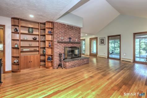 32 Hallsey Lane Woodbridge CT 06525