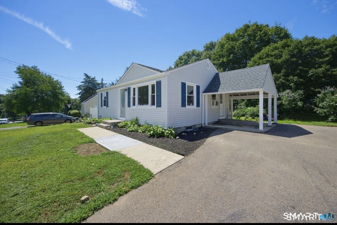 8 Cedar Drive North Stonington CT 06359