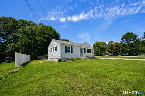 8 Cedar Drive North Stonington CT 06359