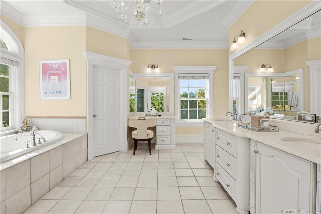 1343 Smith Ridge Road New Canaan CT 06840