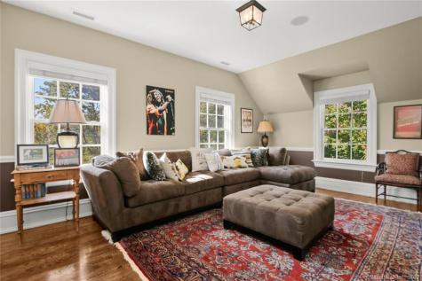 1343 Smith Ridge Road New Canaan CT 06840