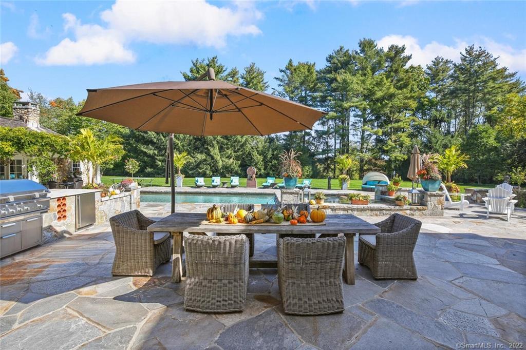 1343 Smith Ridge Road New Canaan CT 06840