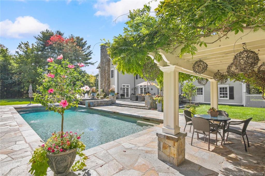 1343 Smith Ridge Road New Canaan CT 06840