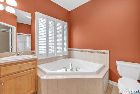18 Wicklow Lane Shelton CT 06484