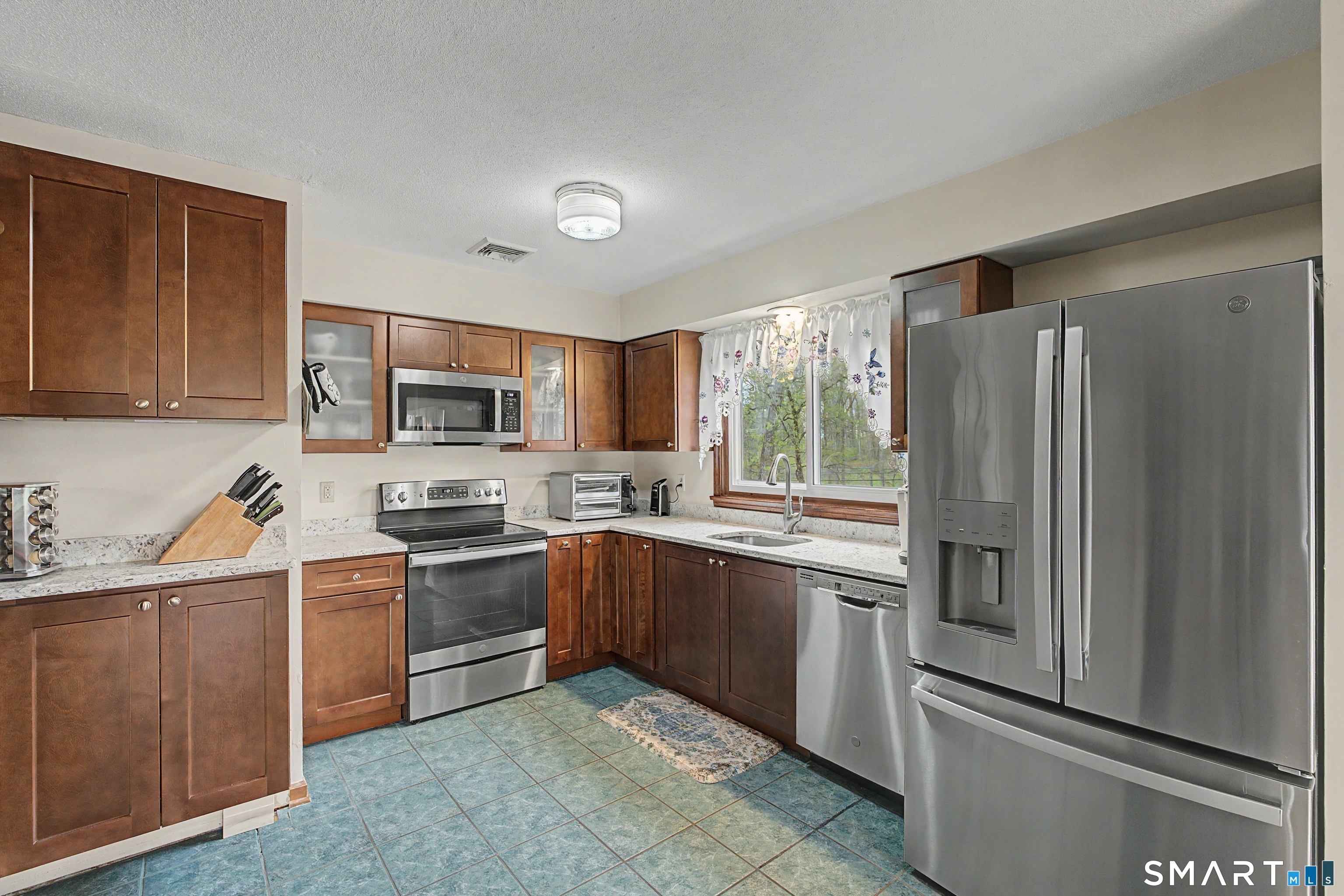 5 Kimberly Lane Woodbury CT 06798