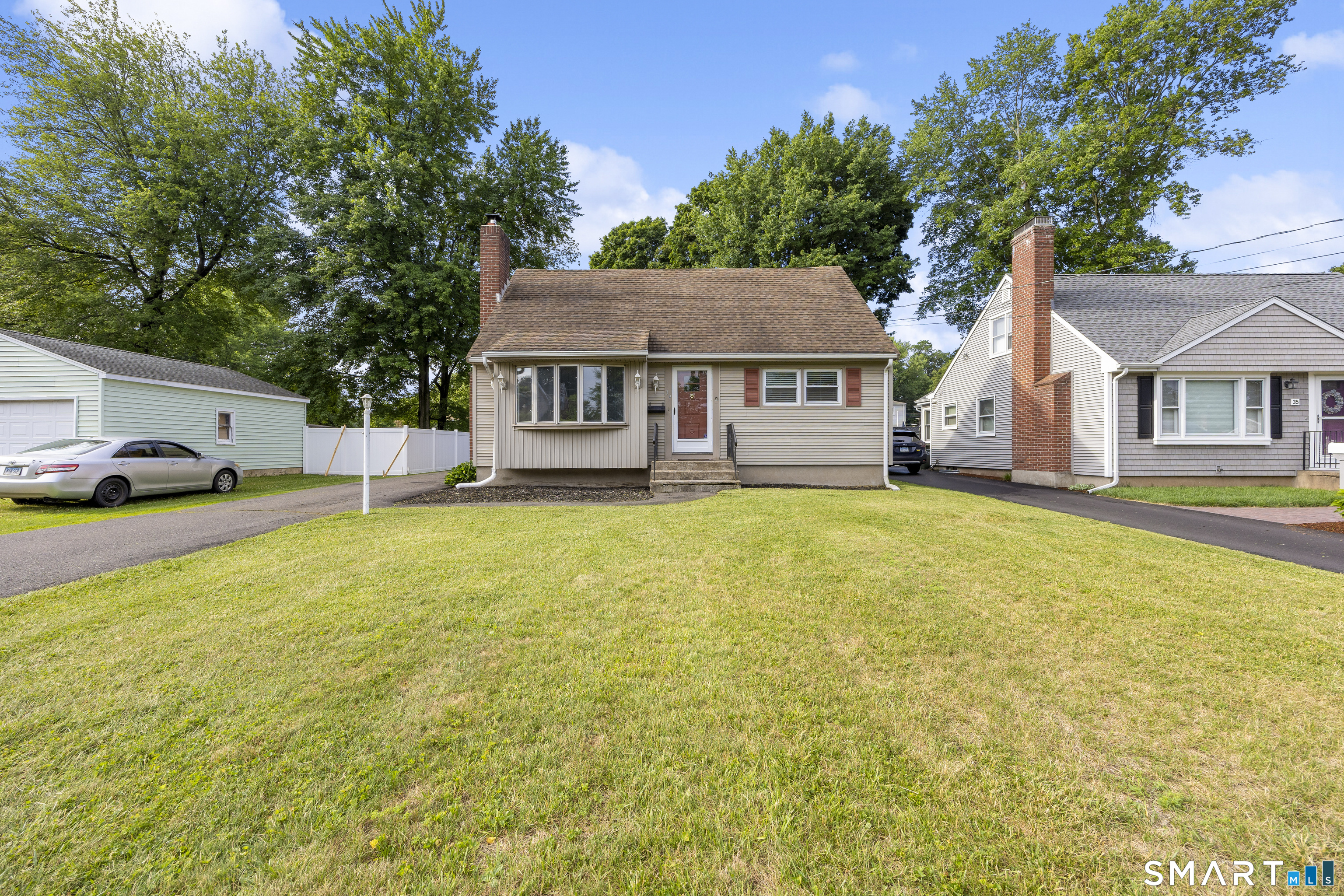 39 Whiteside Street Newington CT 06111