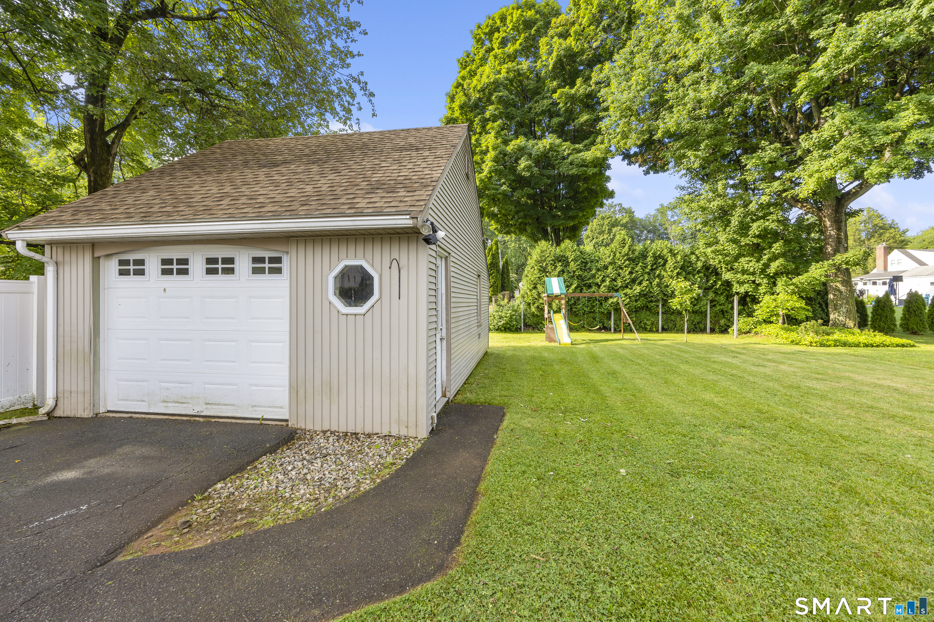 39 Whiteside Street Newington CT 06111