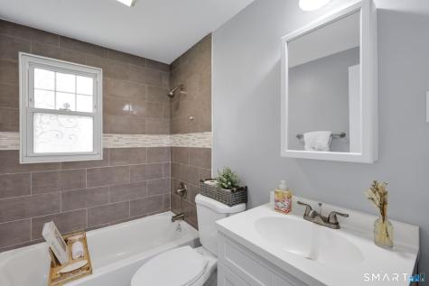7 James Street East Haven CT 06512
