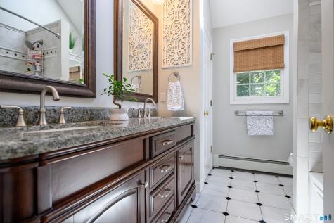 21 Phyllis Lane Newtown CT 06470