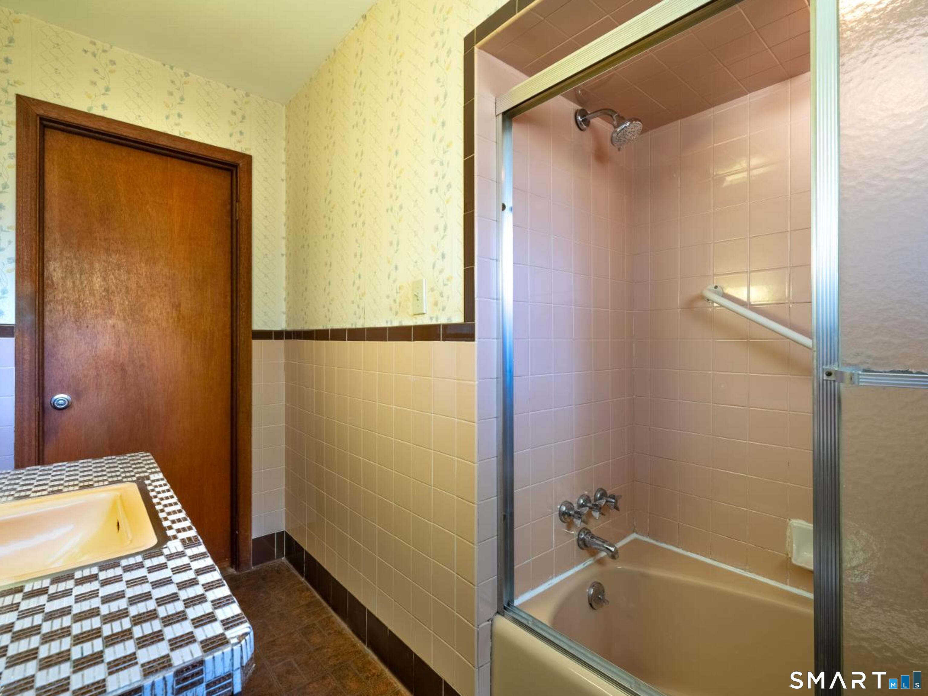 3 Helen Street Norwich CT 06360