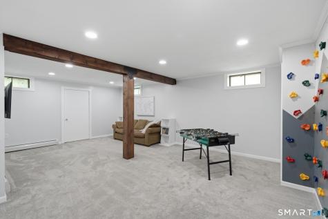 61 Broadleaf Circle Windsor CT 06095