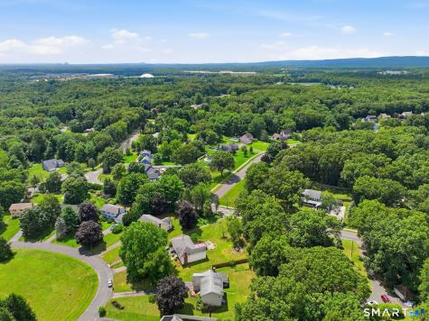 61 Broadleaf Circle Windsor CT 06095