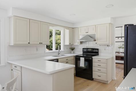 61 Broadleaf Circle Windsor CT 06095