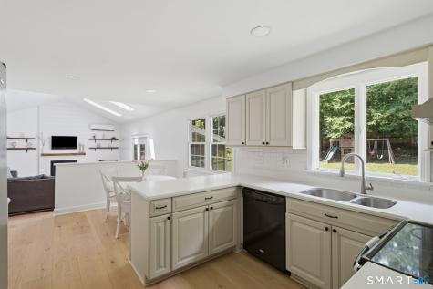 61 Broadleaf Circle Windsor CT 06095