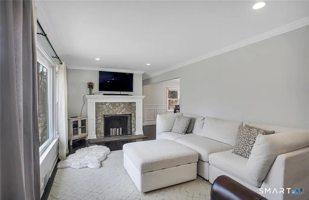 8 Ferndale Drive Easton CT 06612