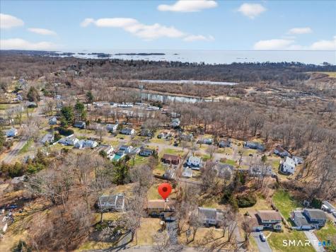 15 Oak Hollow Road Branford CT 06405