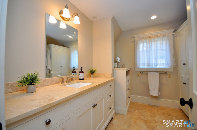 371 North Main Street Suffield CT 06078