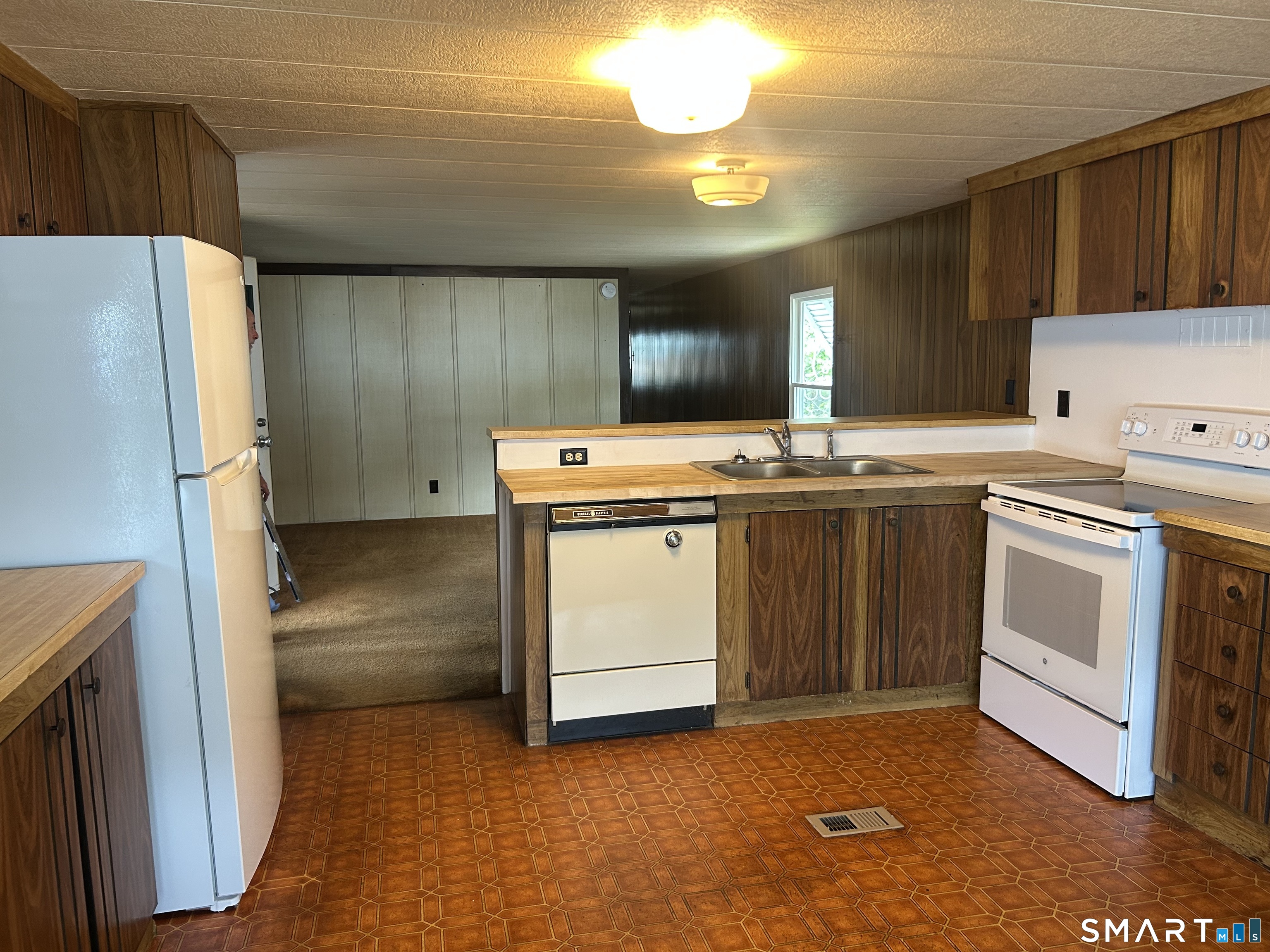 28 Cheyenne Road East Hartford CT 06118