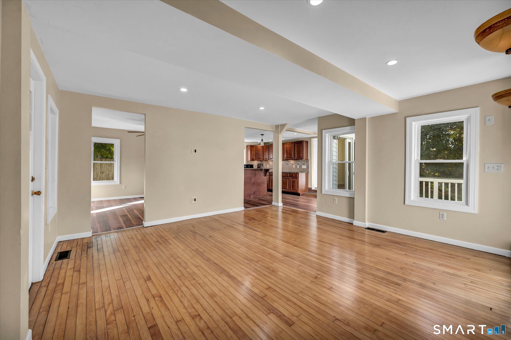 364 Bidwell Street Manchester CT 06040