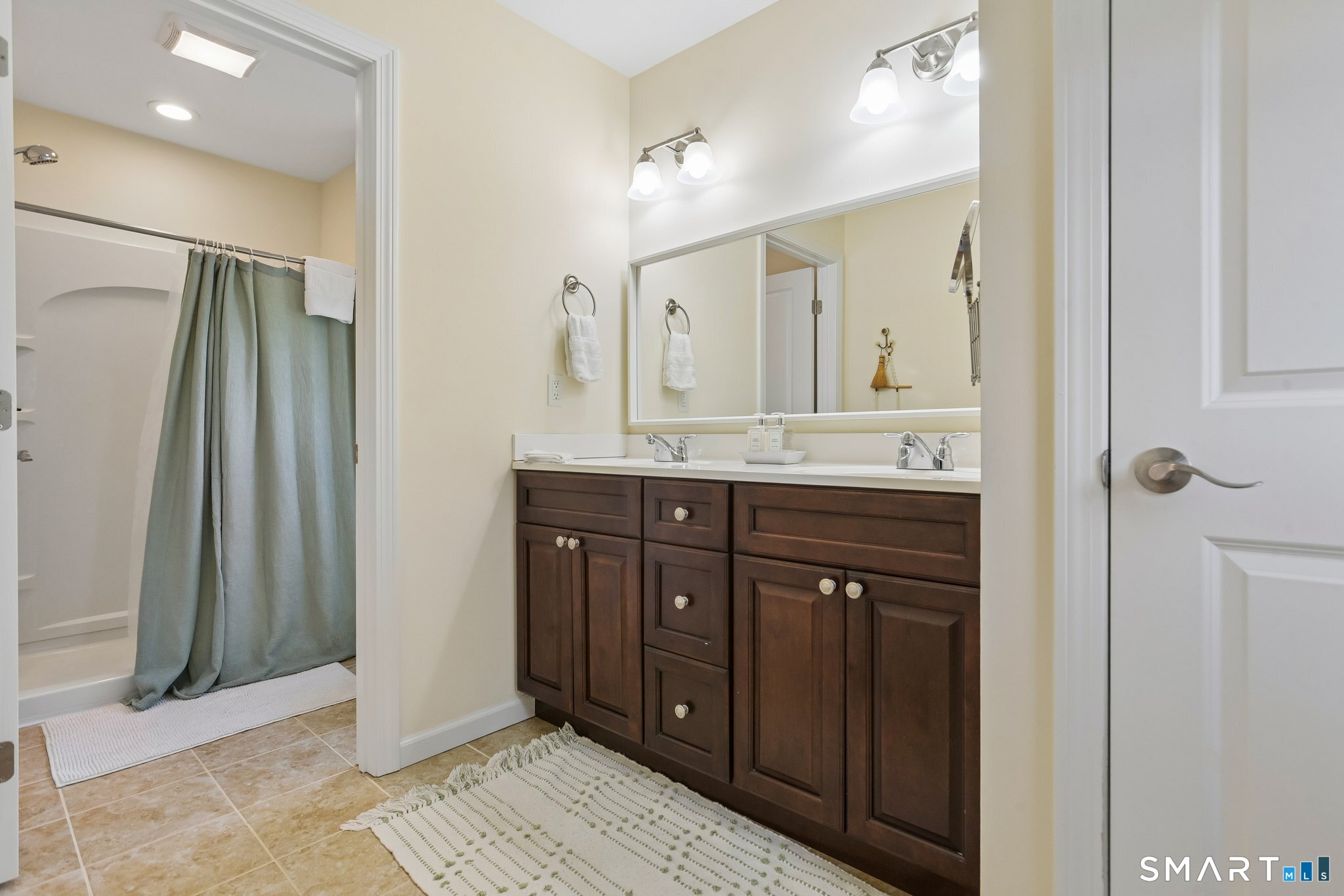 34 Lexington Gardens North Haven CT 06473