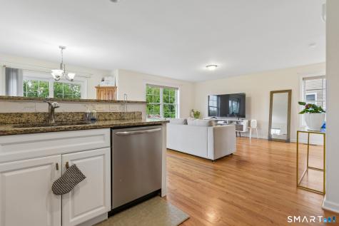 34 Lexington Gardens North Haven CT 06473