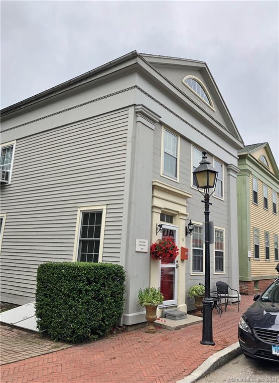 8 Starr Street New London CT 06320