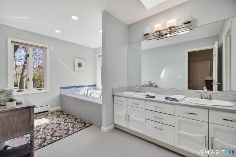 2 Davis Road Woodbridge CT 06525