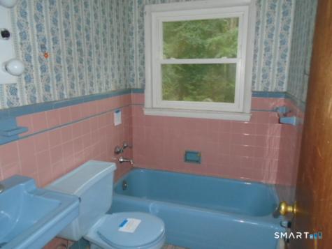 7 Knollwood Circle Simsbury CT 06070