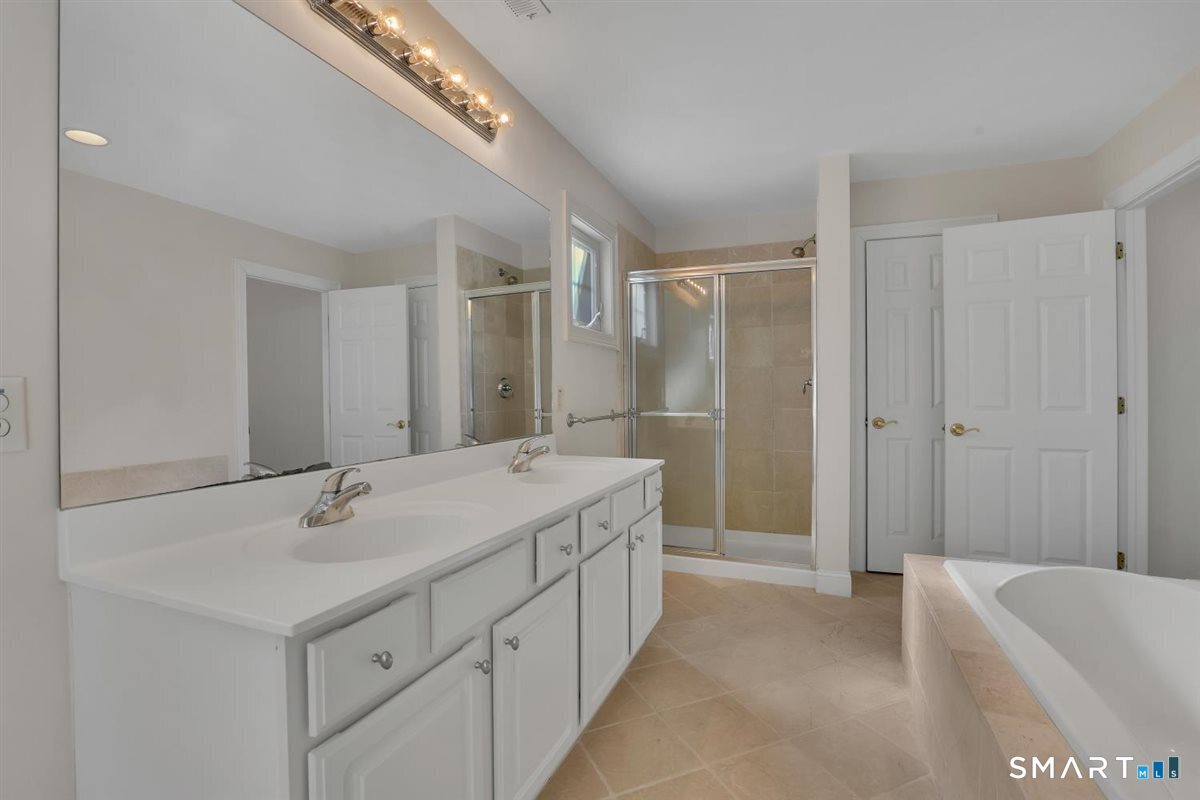 25 Fenwick Drive Avon CT 06001