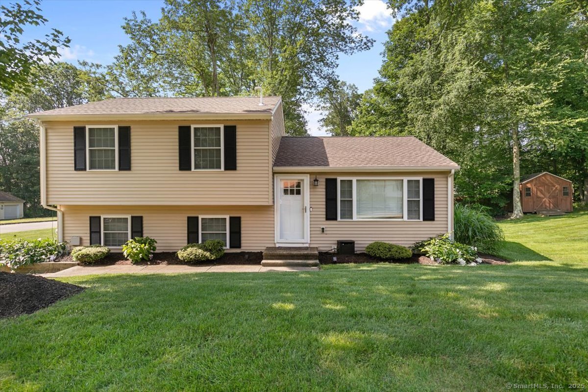 2 Sunwoods Circle Hamden CT 06518