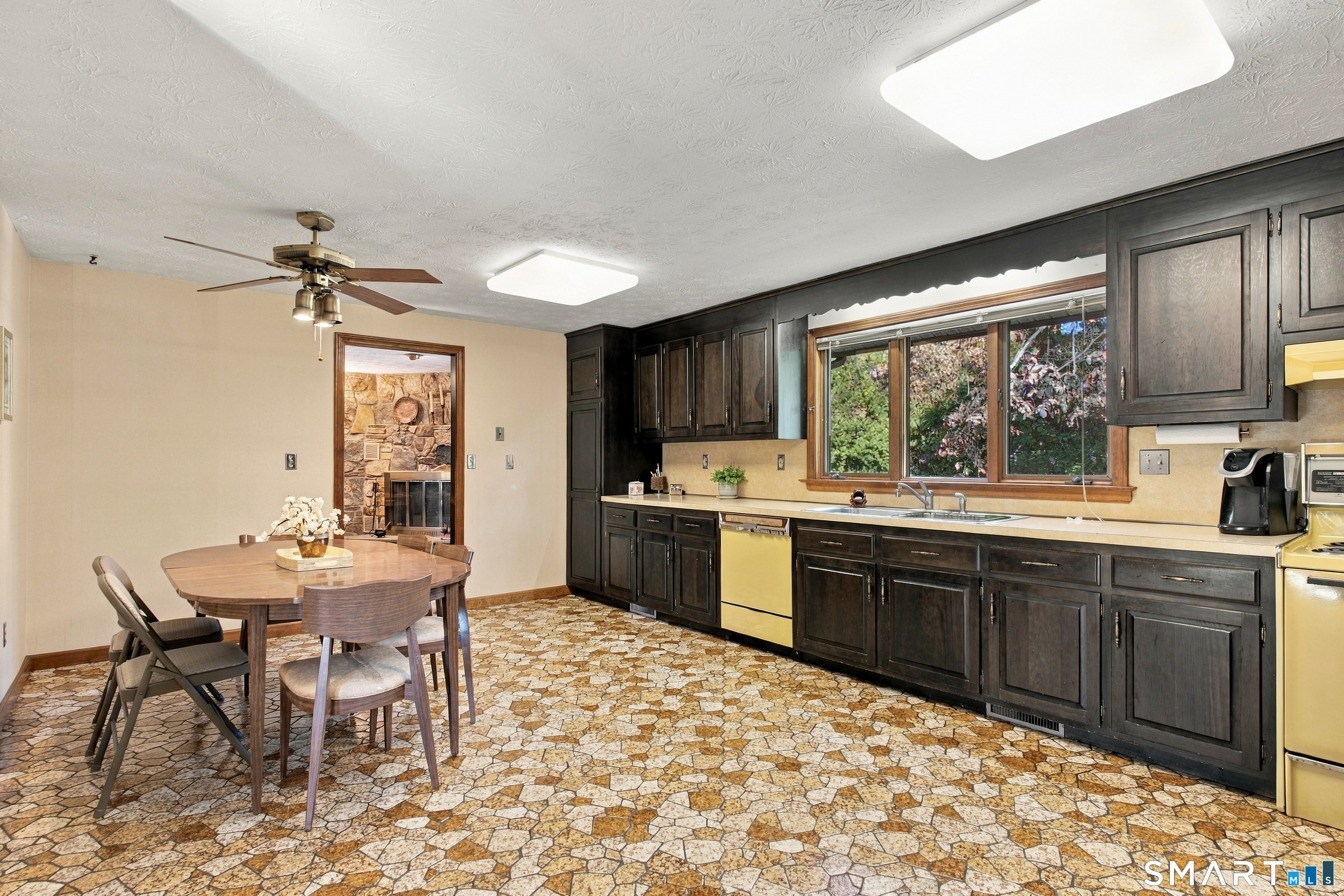 28 Angela Drive Wethersfield CT 06109