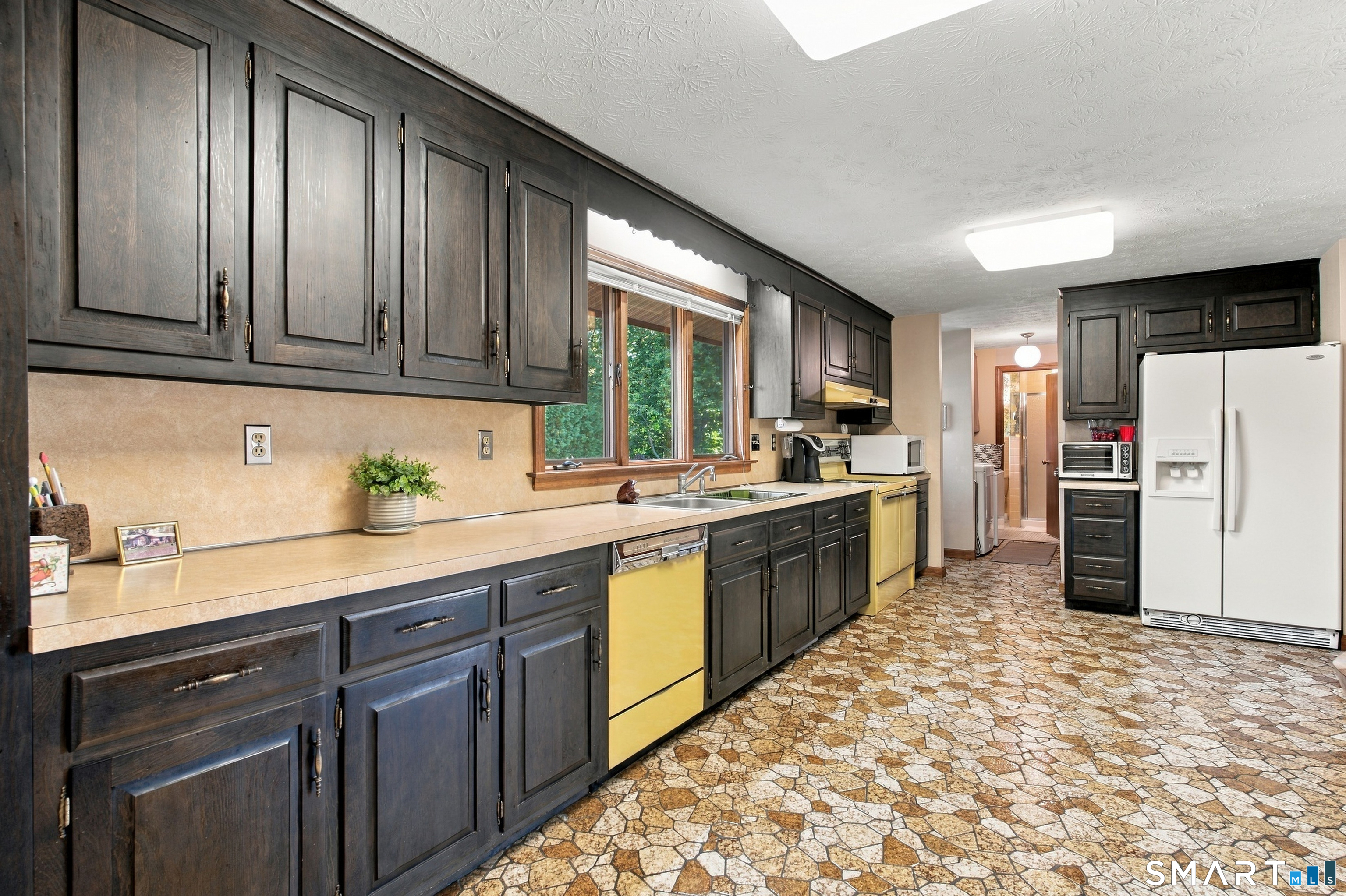 28 Angela Drive Wethersfield CT 06109