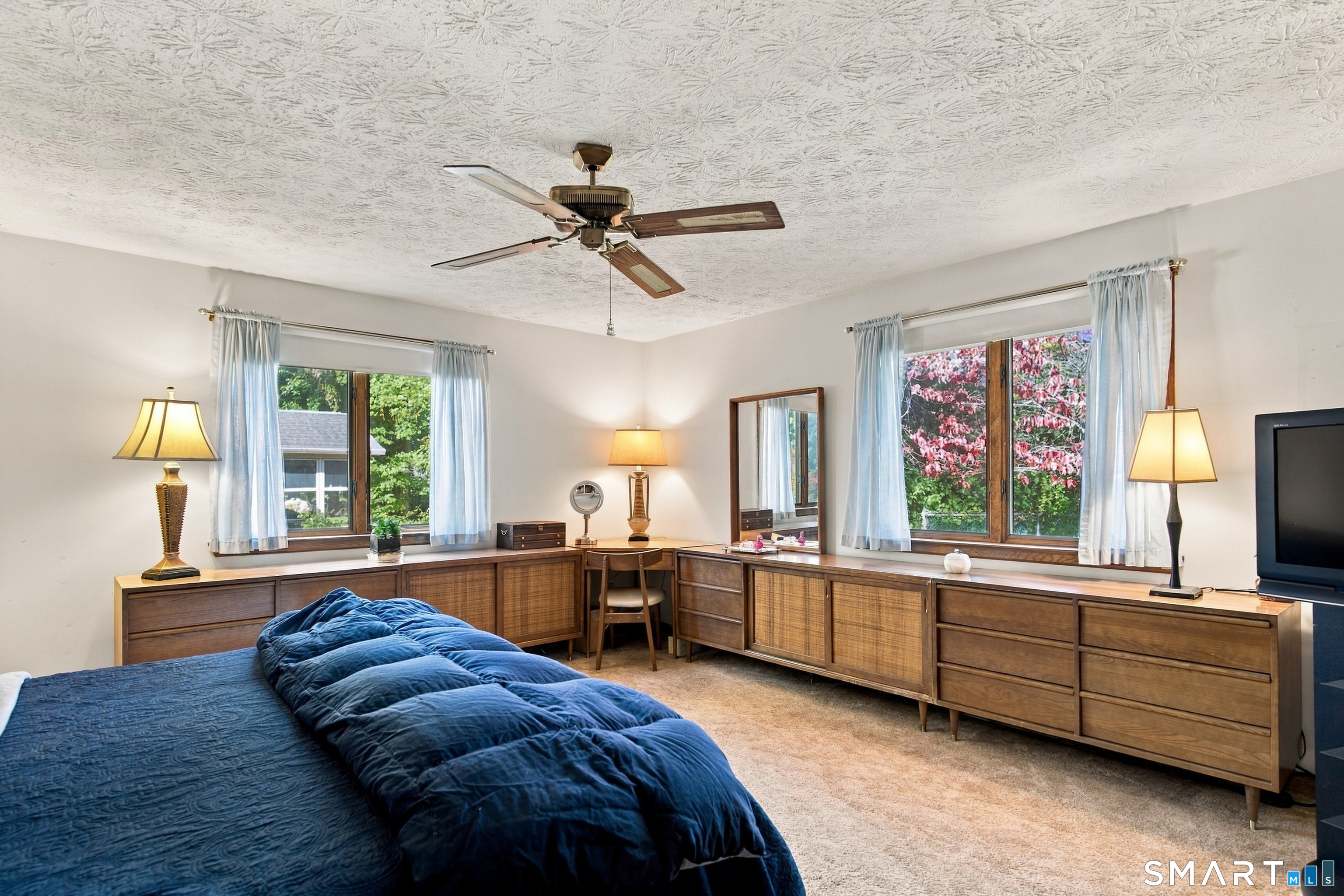 28 Angela Drive Wethersfield CT 06109