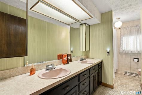 28 Angela Drive Wethersfield CT 06109