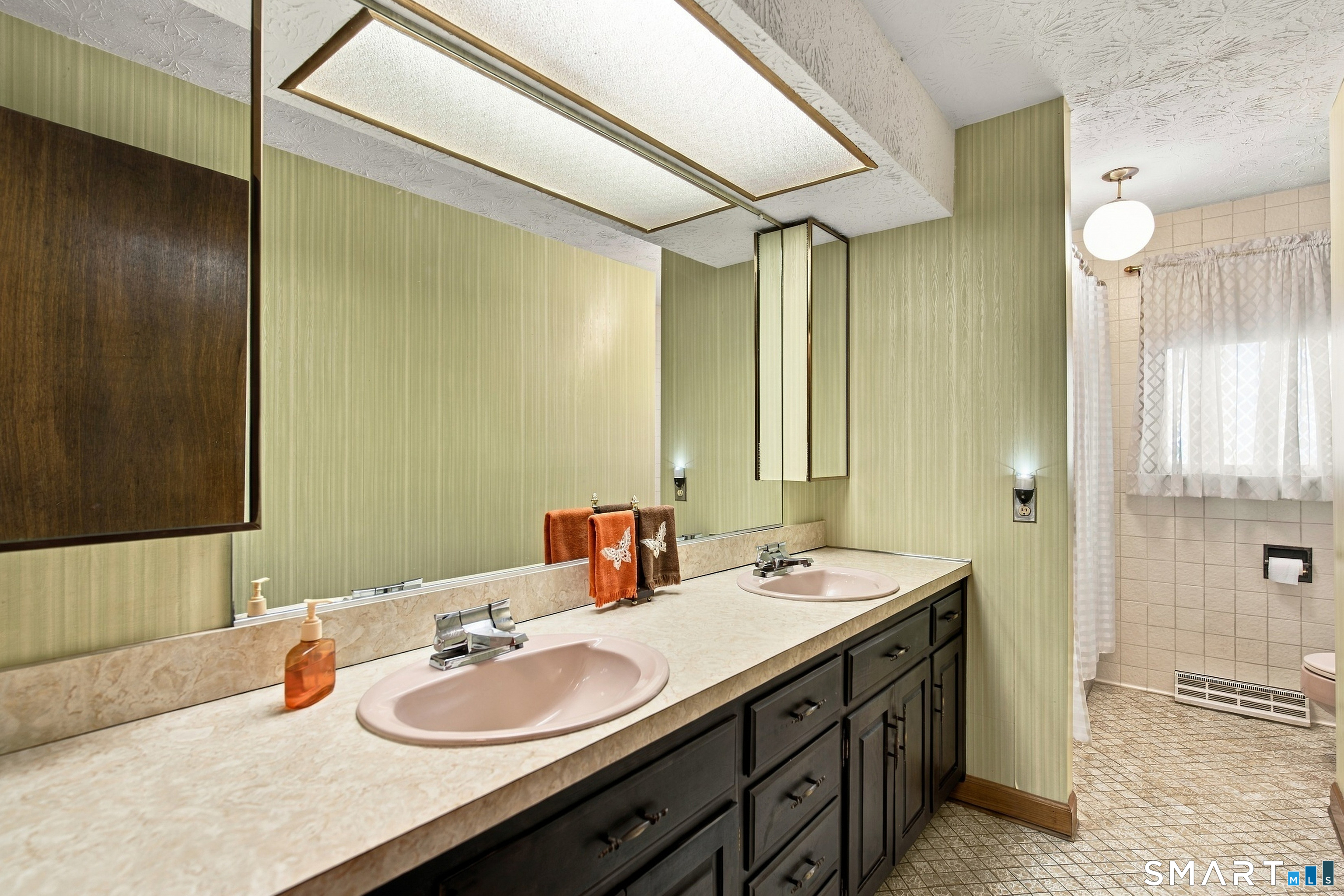 28 Angela Drive Wethersfield CT 06109