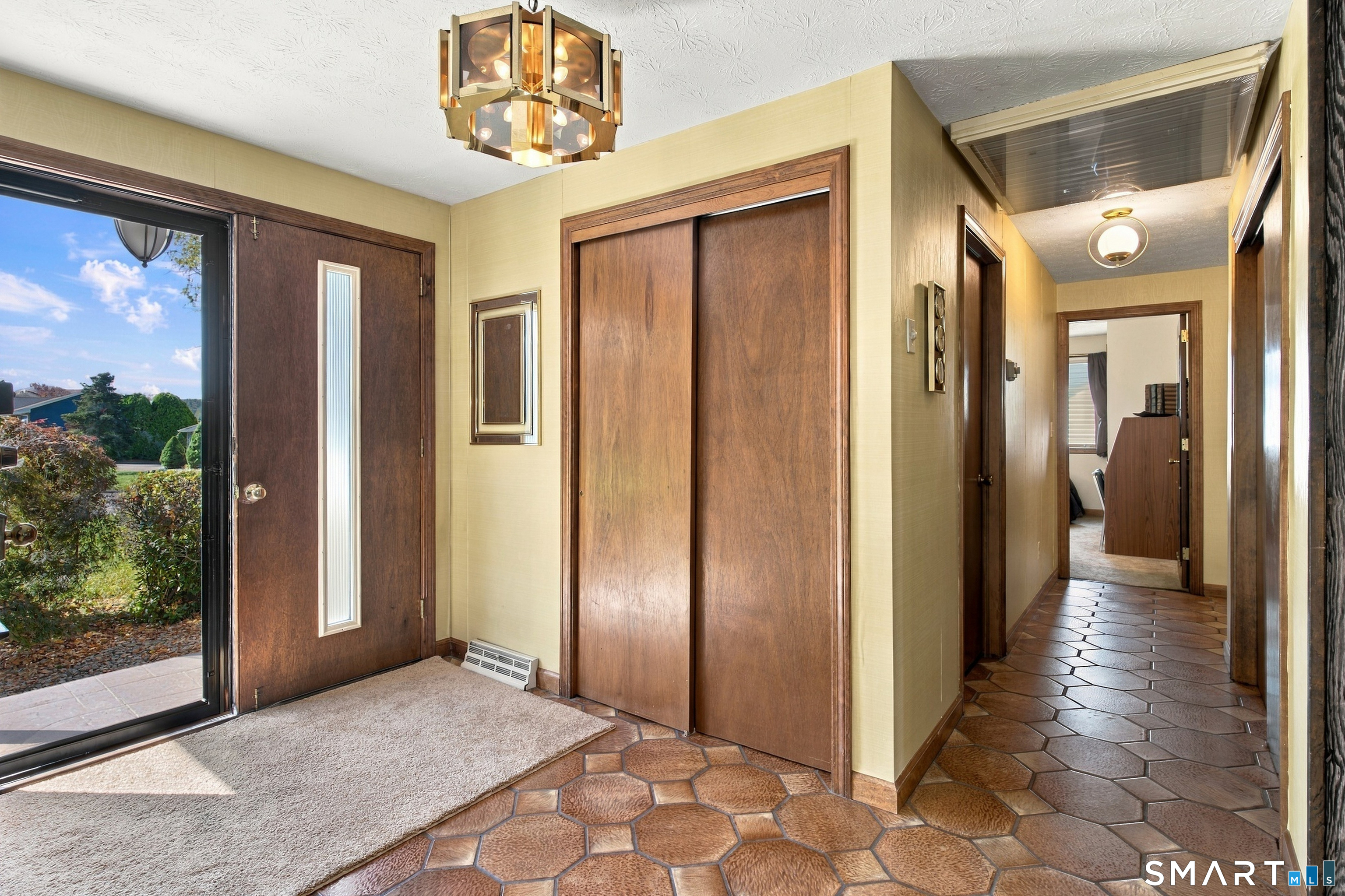 28 Angela Drive Wethersfield CT 06109