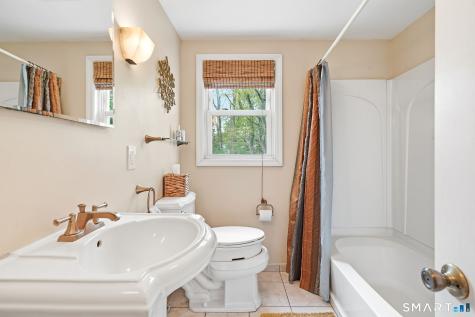 172 Pool Road North Haven CT 06473