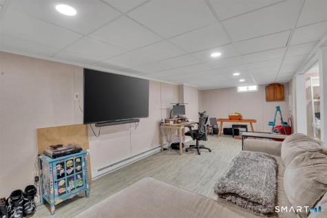 30 Quaker Lane Southington CT 06489