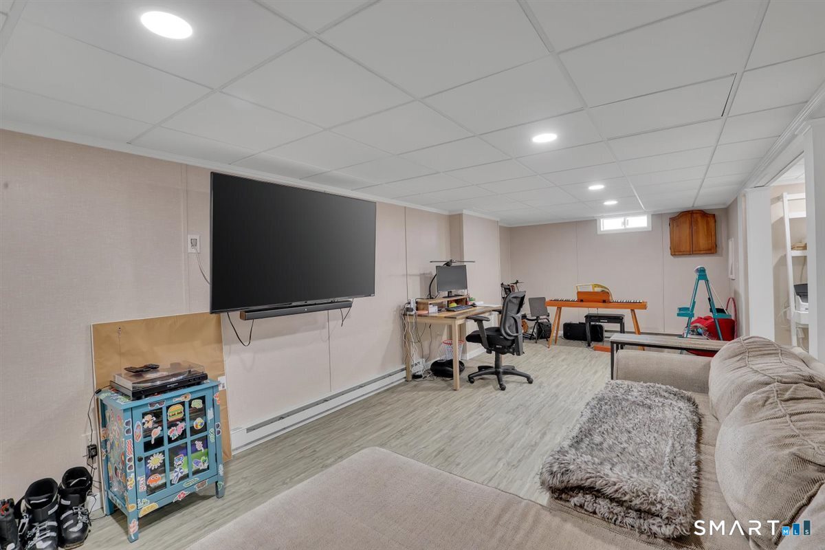 30 Quaker Lane Southington CT 06489