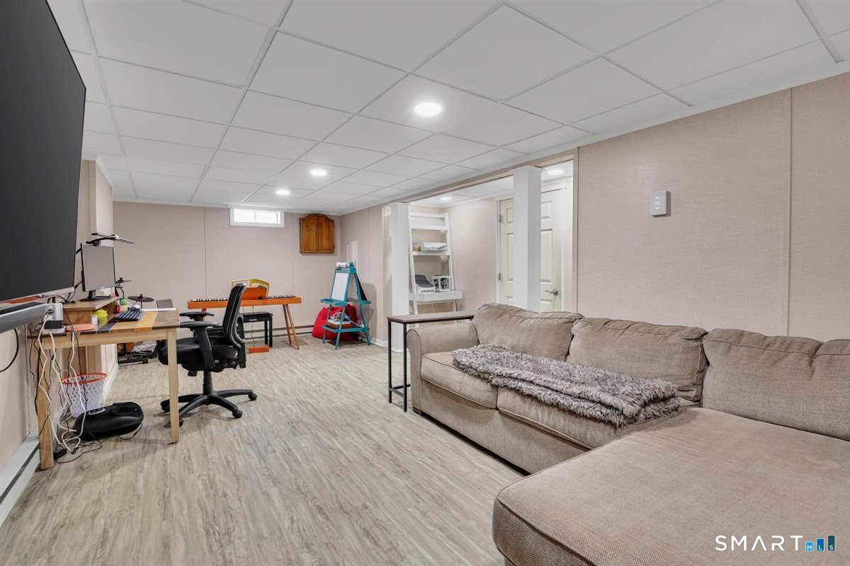 30 Quaker Lane Southington CT 06489