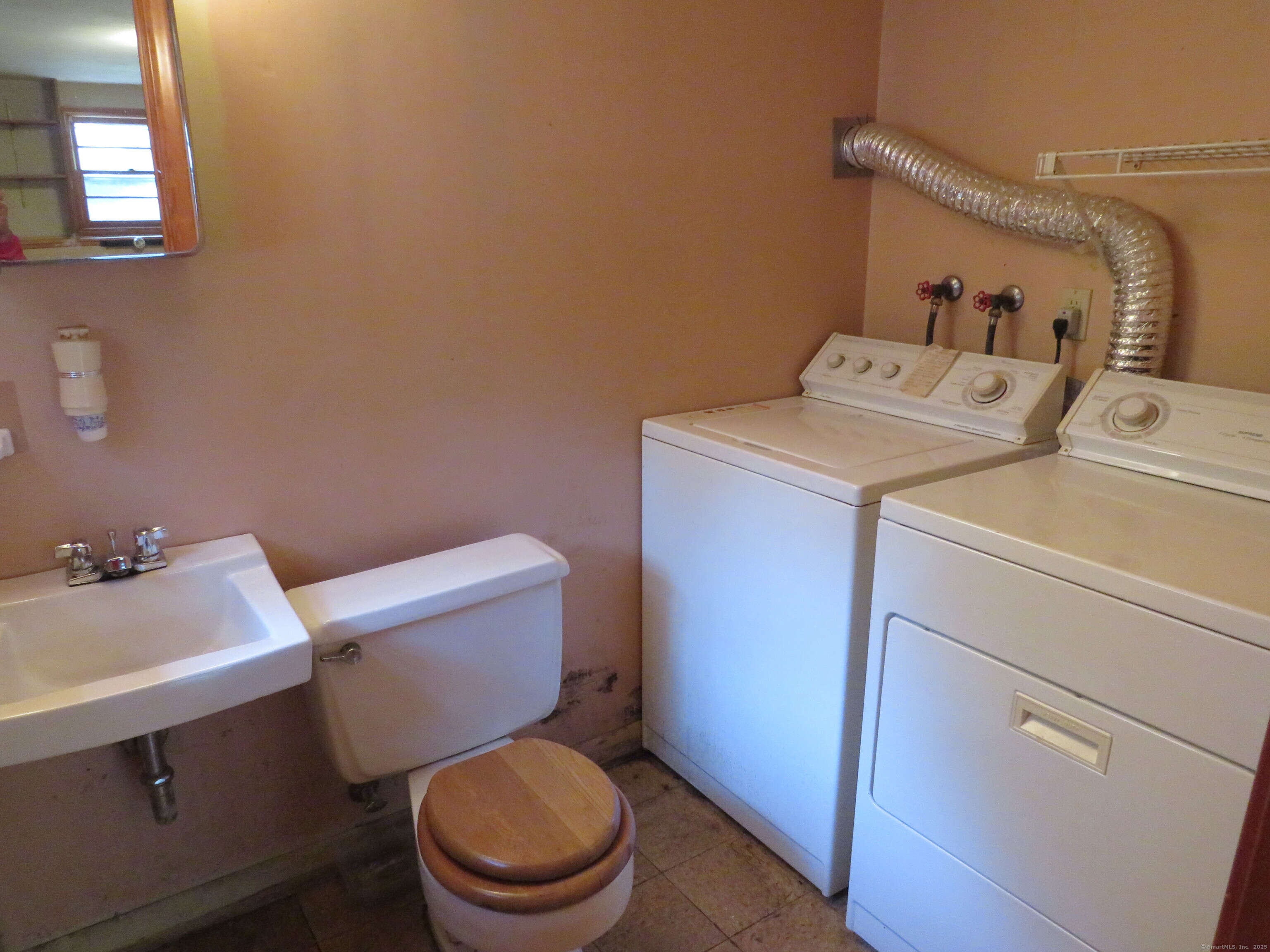 2560 Ellington Road South Windsor CT 06074