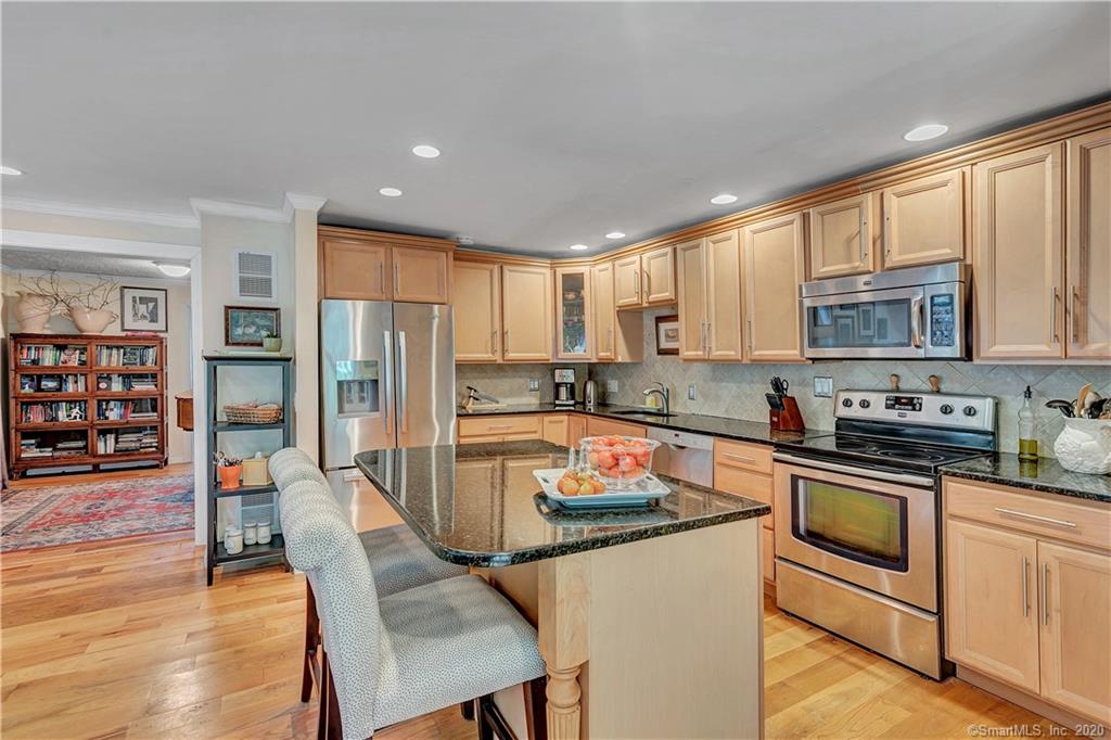185 Eramo Terrace Hamden CT 06518