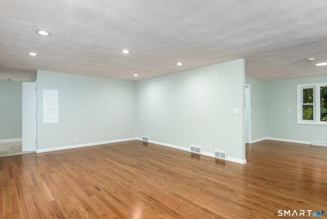 8 Lincoln Avenue West Hartford CT 06117