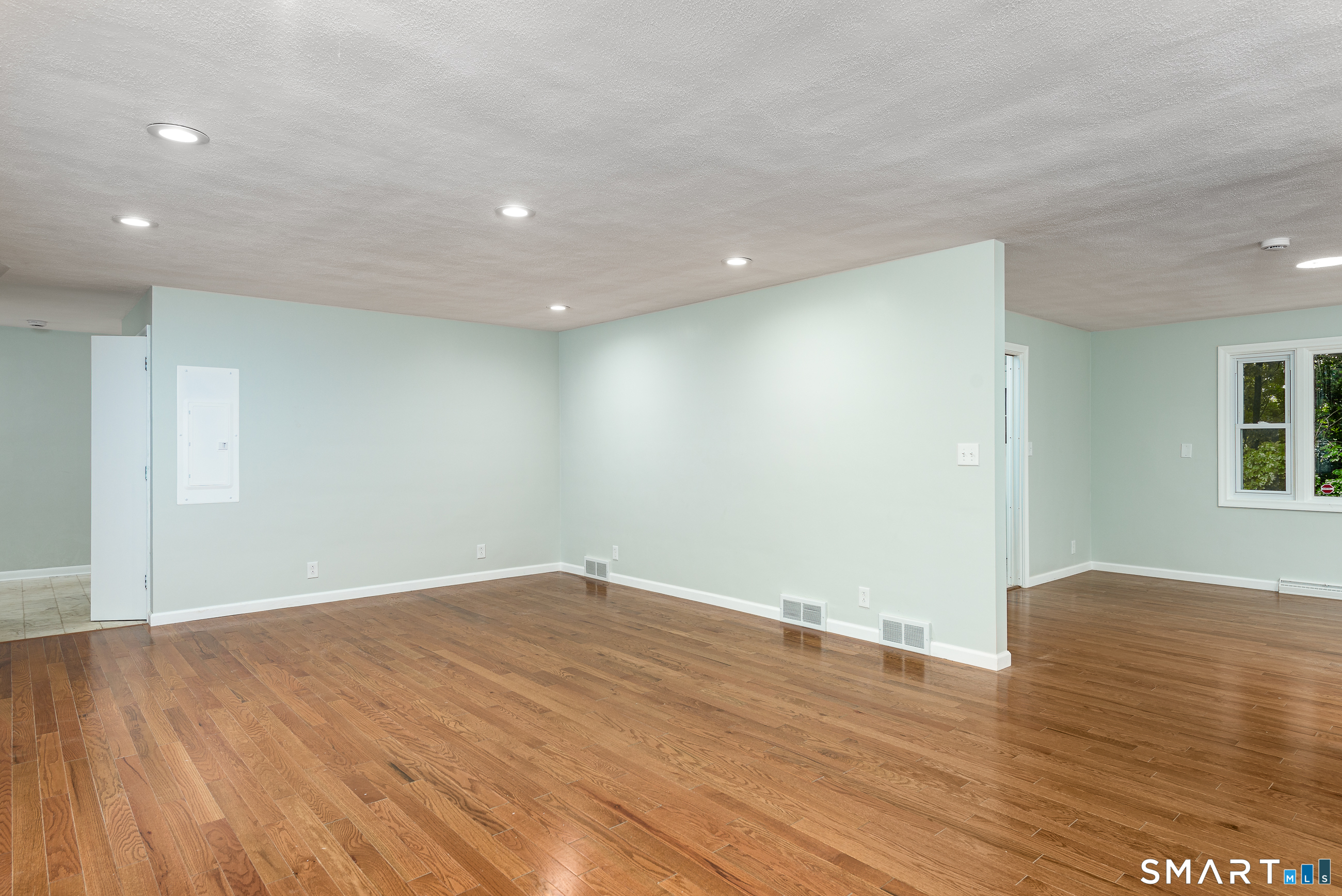 8 Lincoln Avenue West Hartford CT 06117