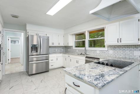 8 Lincoln Avenue West Hartford CT 06117