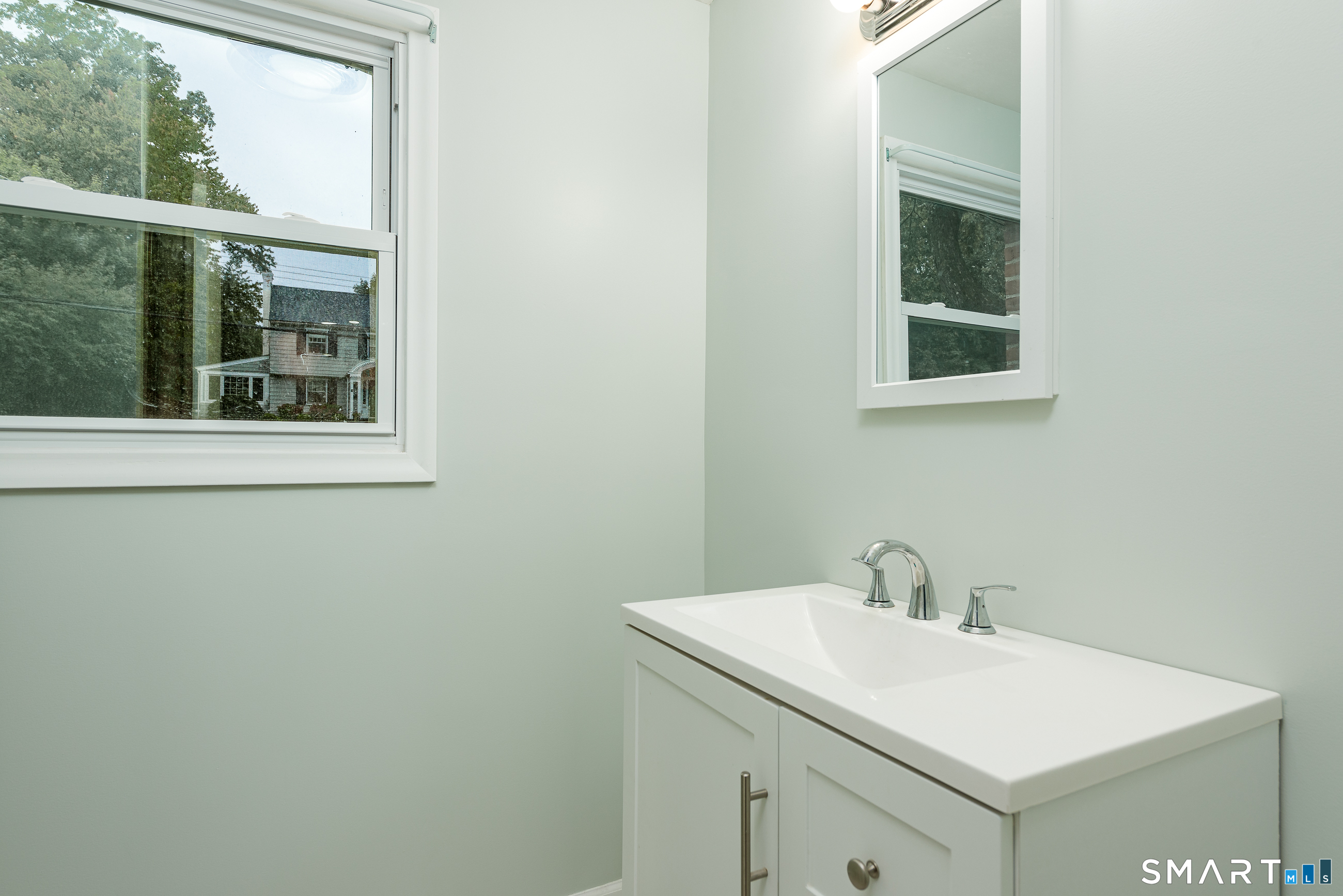 8 Lincoln Avenue West Hartford CT 06117